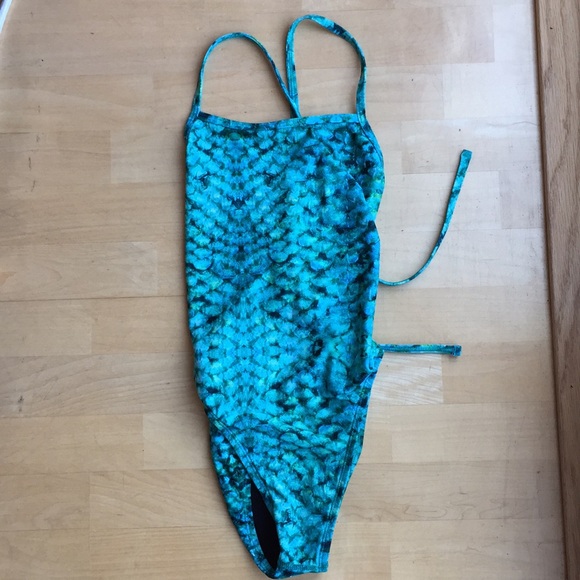 Jolyn Clothing Other - Jolyn Shimmerfish Mermaid Scales 26 tieback onesie